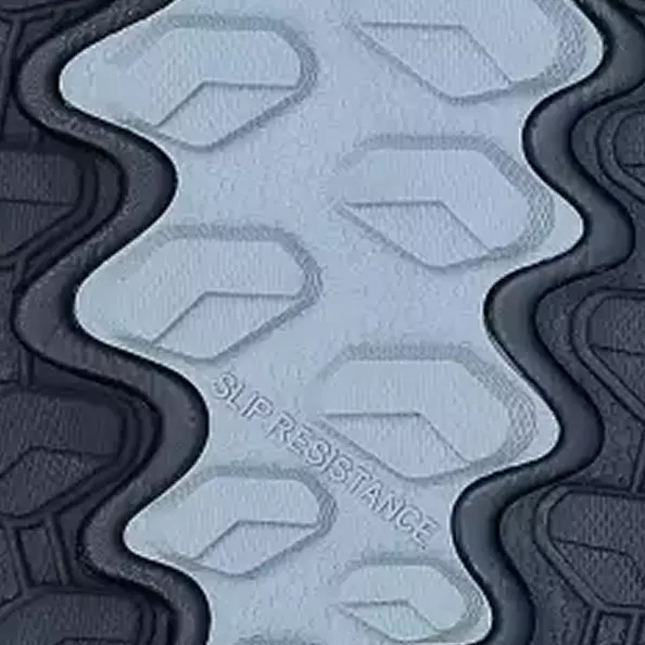 **Die rutschfeste** Außensohle hält Sie sicher und selbstbewusst auf nassen oder öligen Böden.