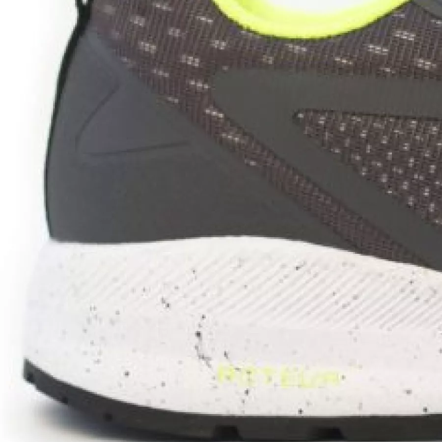 **Durchtrittsichere Zwischensohle** schützt Ihre Füße vor spitzen Gegenständen, ohne die Flexibilität zu beeinträchtigen.