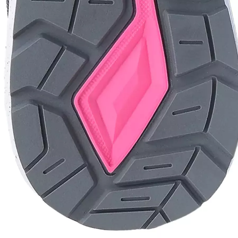 Die **rutschhemmende Laufsohle** sorgt für Stabilität und Sicherheit auf nassen oder glatten Oberflächen.