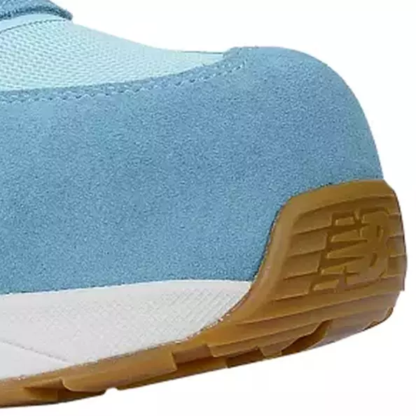 Stay protected with a **lightweight metal-free toe cap** that shields against heavy impacts while reducing fatigue for *all-day comfort*. The low-weight design supports longer shifts without strain, helping you keep moving confidently across demanding tasks and varied site conditions.