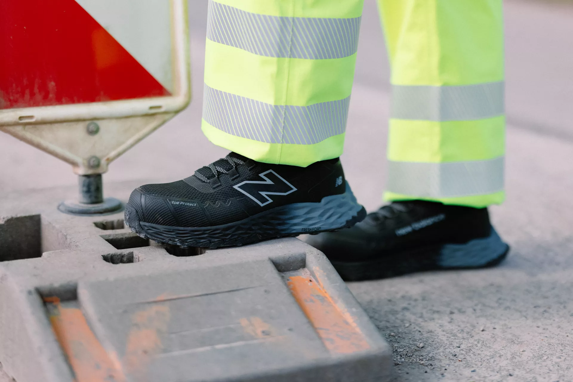 New Balance MEFCMCAP2E-1012, Cremorne Mid Safety boots S3L, black / grey, image 12