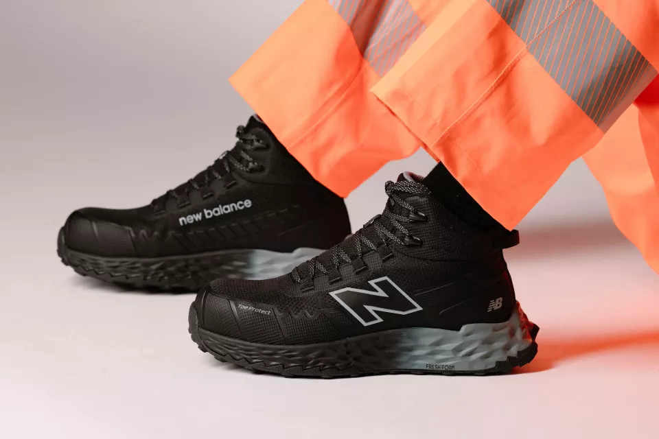 New Balance MEFCMCAP2E-1012, Cremorne Mid Safety boots S3L, black / grey, image 16, gallery thumbnail