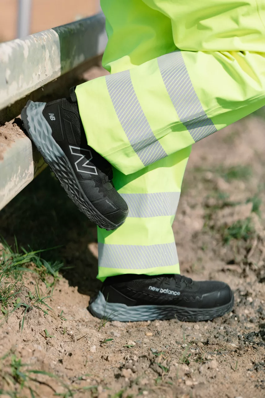 New Balance MEFCMCAP2E-1012, Cremorne Mid Safety boots S3L, black / grey, image 11, gallery thumbnail