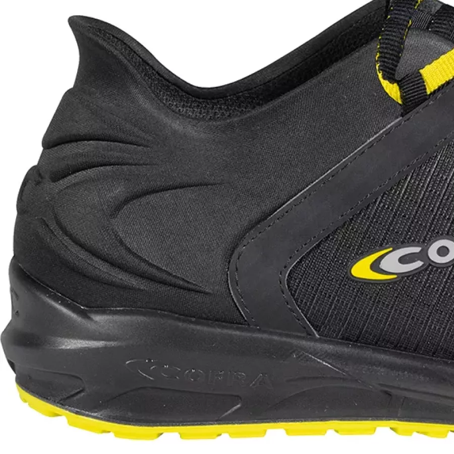 **Anti Perforation Midsole** gives you confident protection from sharp objects.