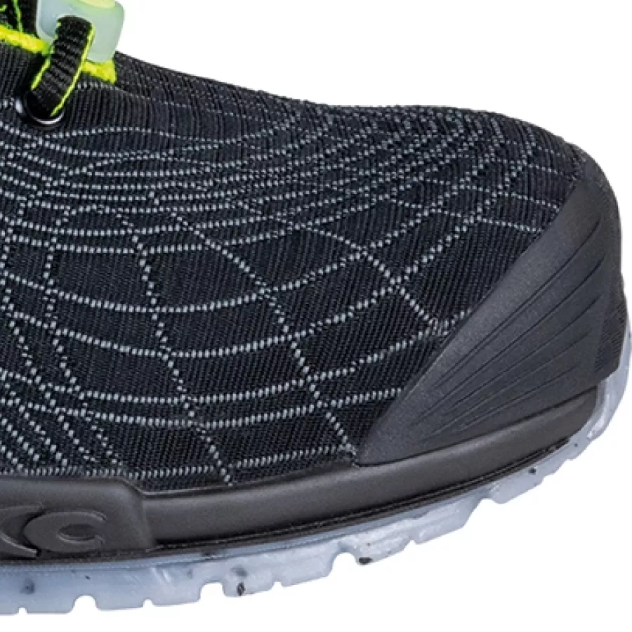 **Aluminum Toe Cap** protects your feet while keeping the shoes agile so you stay confident with every step.