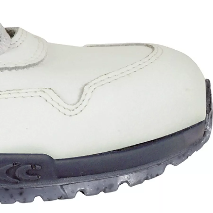**Aluminum Toe Cap** provides dependable protection while keeping the shoe light and comfortable for all-day movement.