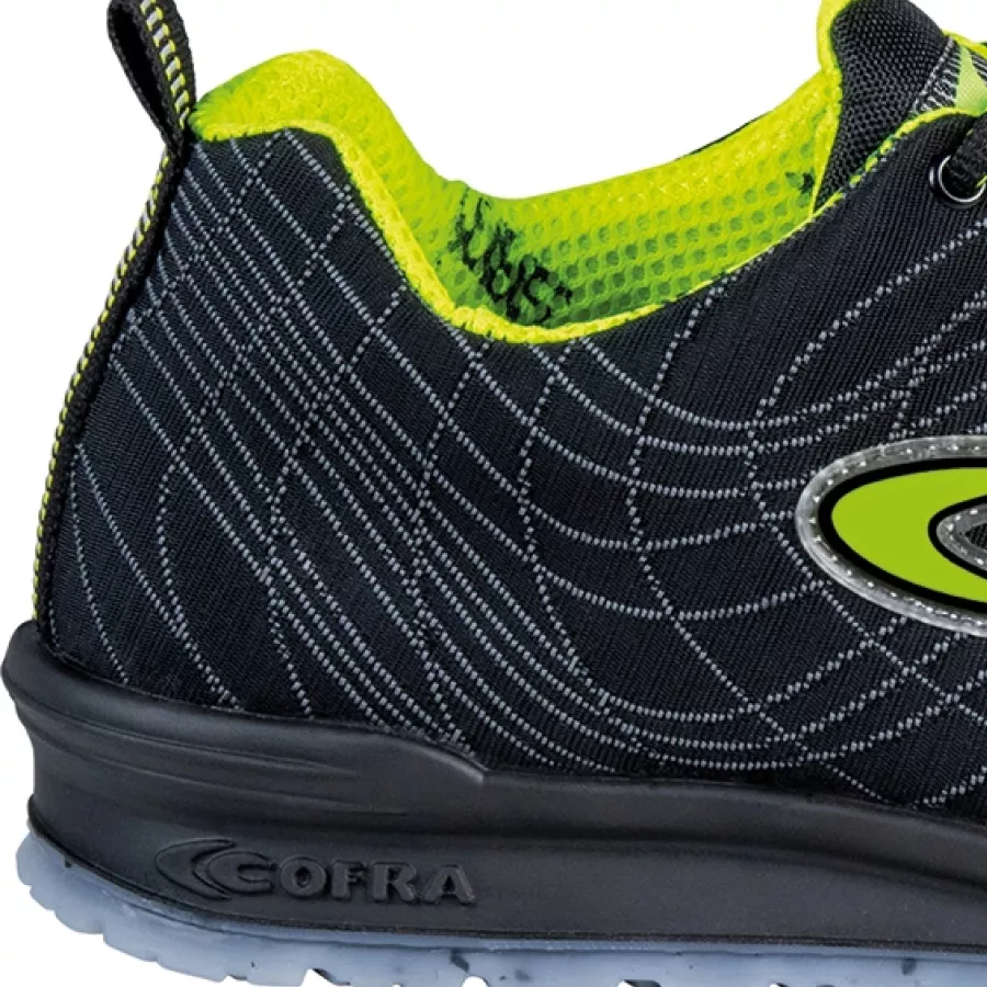 **Anti Perforation Midsole** gives you reliable protection underfoot so you move easily on the job.