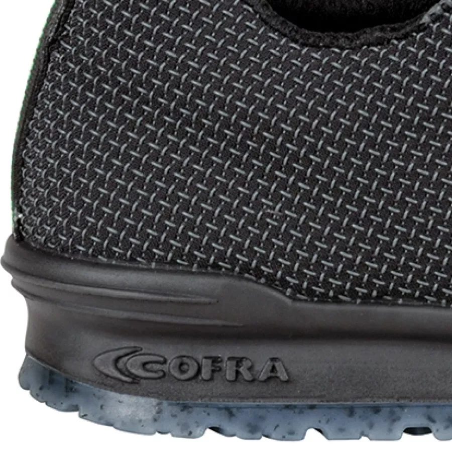 **Non-Metallic Anti Perforation Midsole** delivers flexible underfoot protection without compromising comfort or freedom of movement.