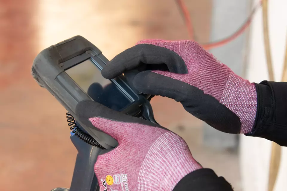 Glove Features · Touch Screen feature highlight