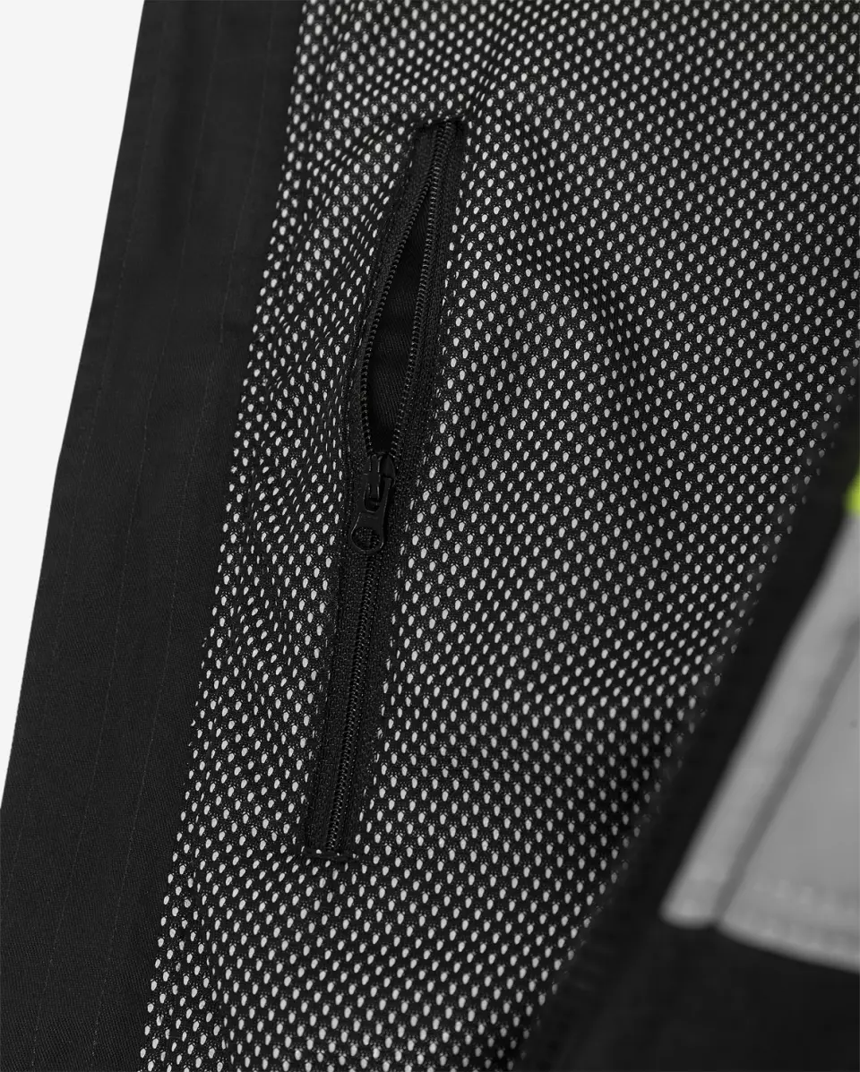 Taschenformat · Innentasche feature highlight