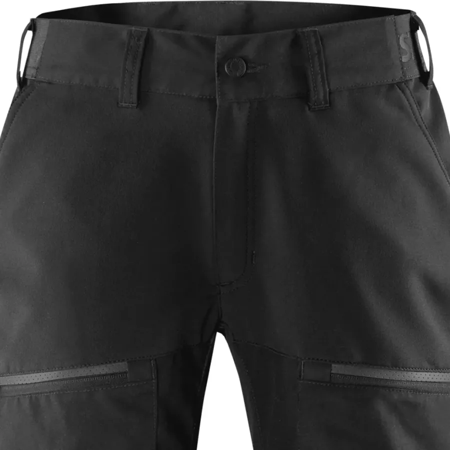 **Stretch-Einsätze** machen jede Bewegung mit und sorgen für uneingeschränkten Komfort bei jeder Arbeit im Freien.