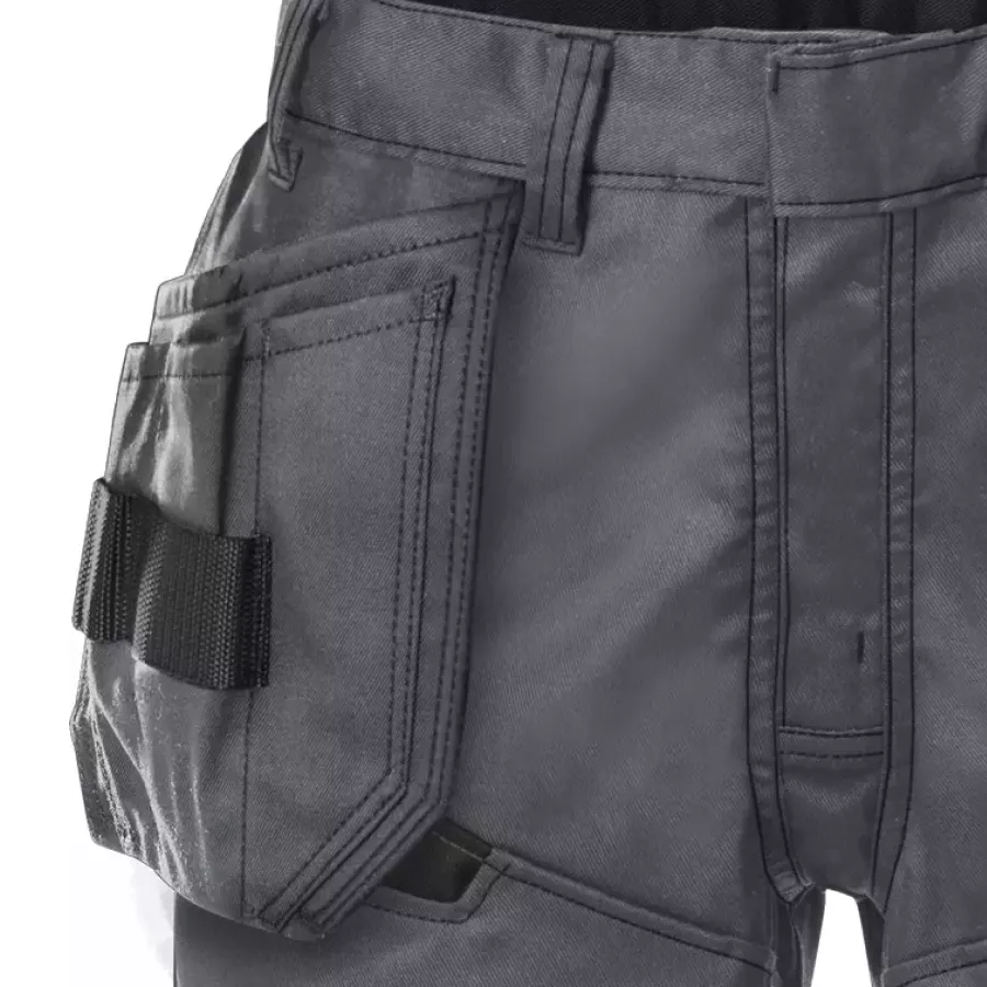 **CORDURA® Reinforced Pockets** keep your tools and essentials safe while withstanding daily wear.