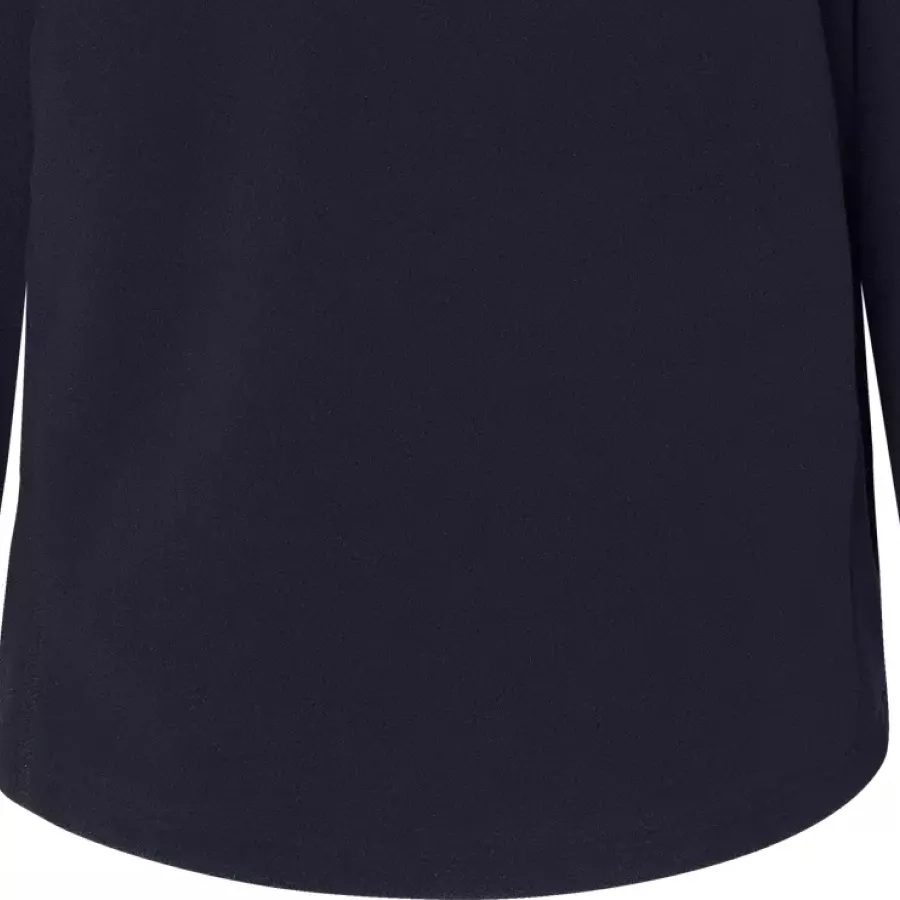 **Extended Back** adds extra coverage to keep you comfortably protected when bending or reaching.