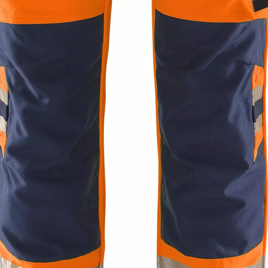 **Verstärkte Kniepolstertaschen** lassen Sie bei jeder Tätigkeit bequem und sicher knien.