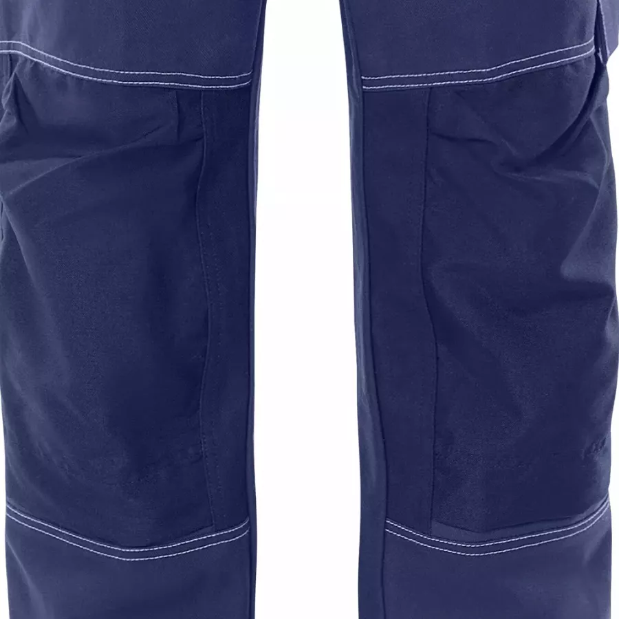 **Verstärkte Kniepolstertaschen** ermöglichen es Ihnen, länger bequem auf den Knien zu arbeiten, ohne den Fokus zu verlieren.