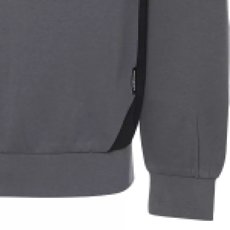 **Rippbündchen an Ärmeln und Saum** sorgen für einen guten Sitz und helfen, die Wärme den ganzen Tag über zu speichern.