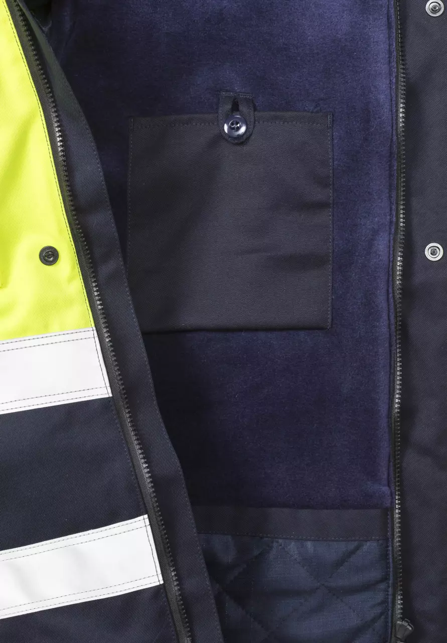 Taschenformat · Innentasche feature highlight