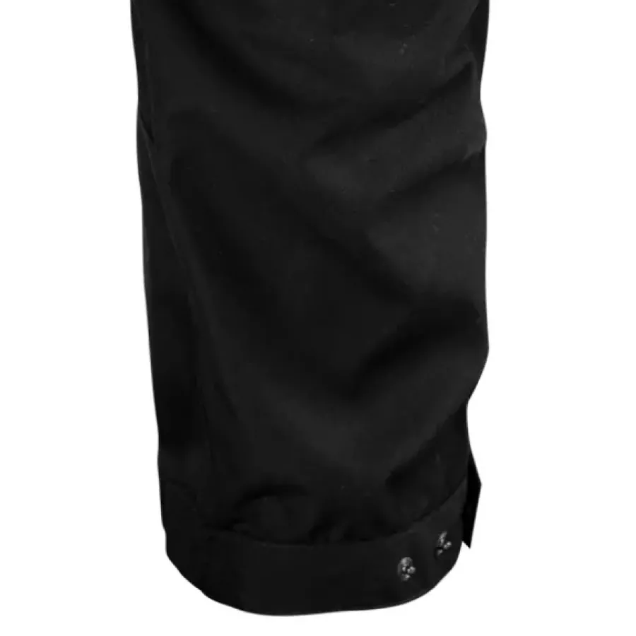 **Druckknopf-Beinabschlüsse** ermöglichen das Anpassen der Passform für sicheren Komfort über Stiefeln.