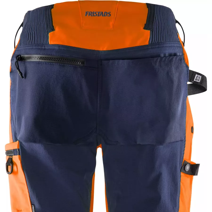 **Stretchmaterial** macht jede Bewegung mit und sorgt den ganzen Tag für uneingeschränkten Komfort.