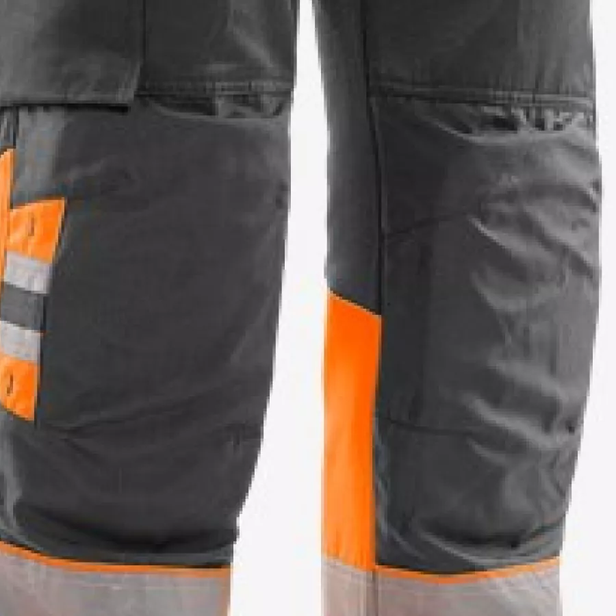 **CORDURA®-verstärkte Knietaschen** bieten Ihnen robuste, komfortable Unterstützung bei anspruchsvollen Arbeiten im Knien.