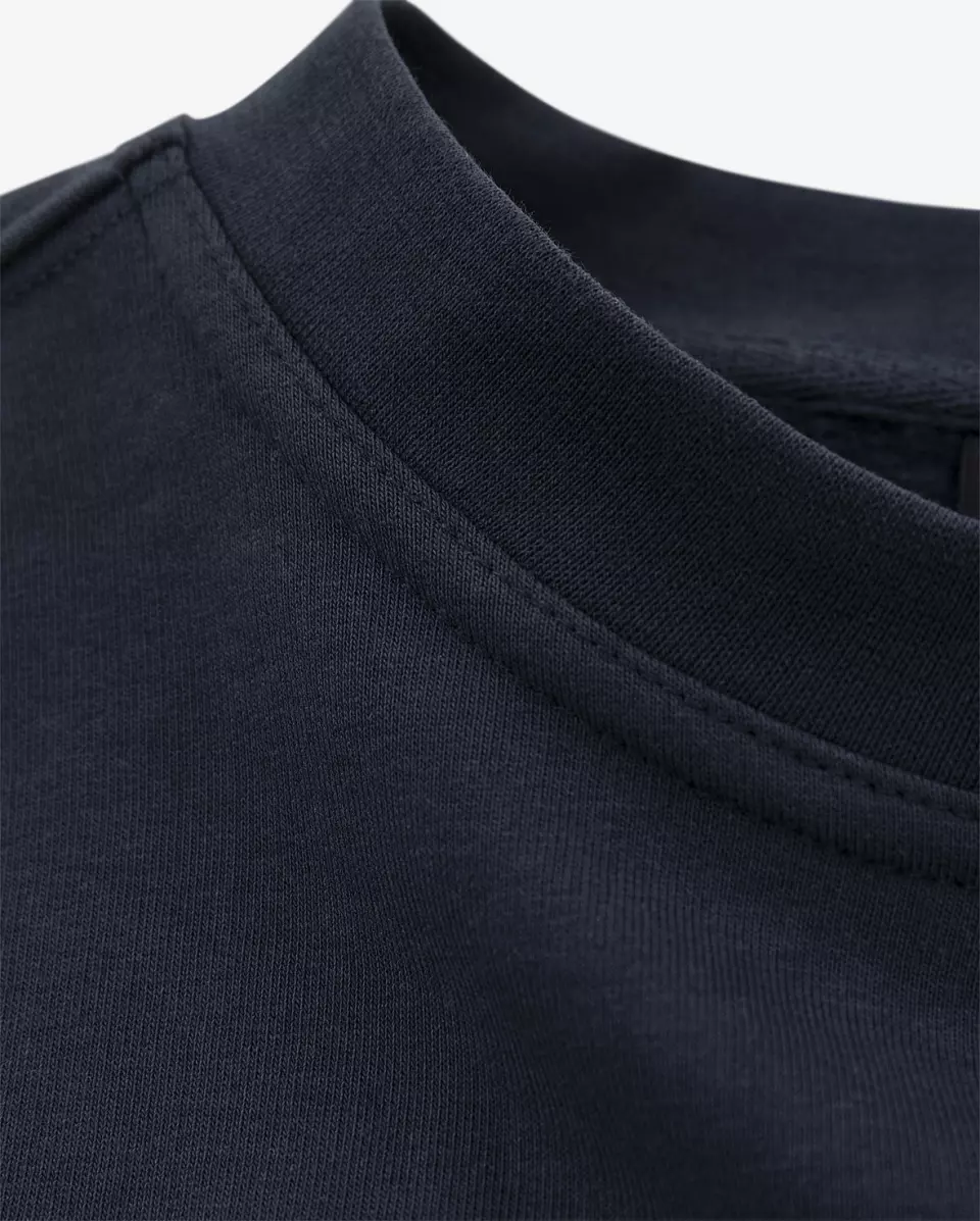 Collar Style · Round feature highlight
