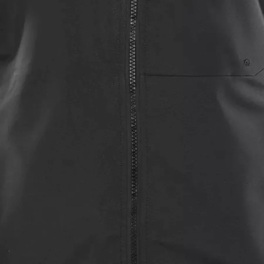 Die wasser- und winddichte Konstruktion hält Sie bei anspruchsvollen Outdoor-Bedingungen trocken und geschützt.