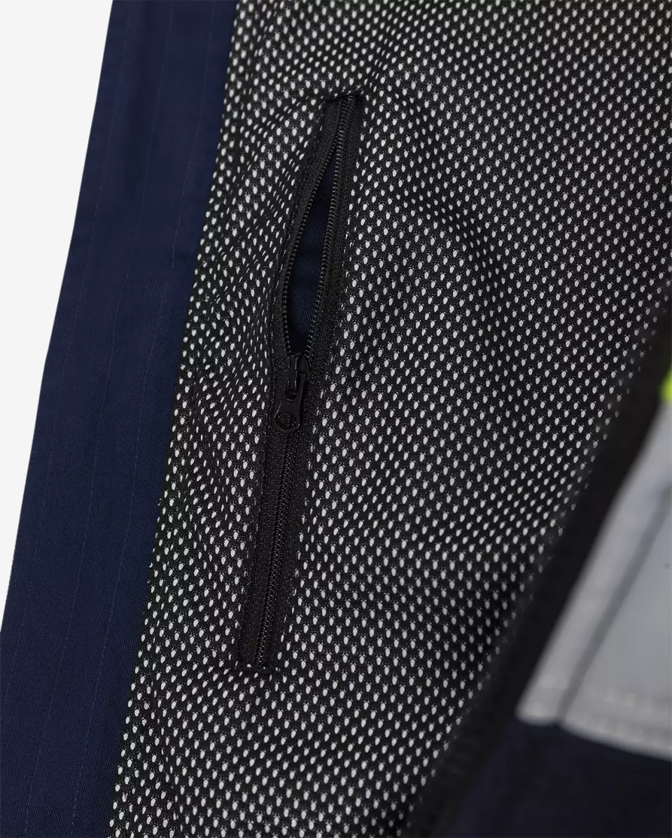 Taschenformat · Innentasche feature highlight