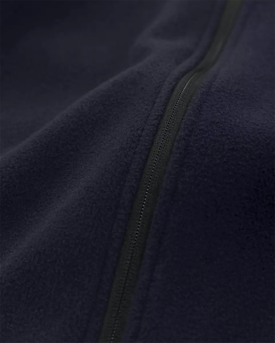 Material · Polyester, Fleece feature highlight
