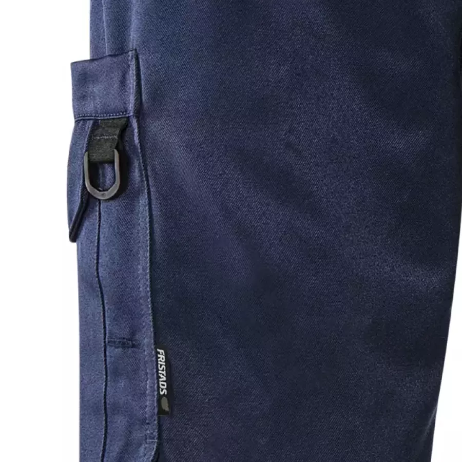 **CORDURA® Reinforced Pockets** keep your tools and essentials safe while withstanding daily wear.