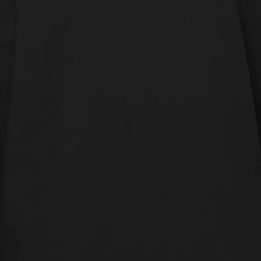 **Wasser- und winddichte** Konstruktion hält Sie trocken und sorgt für Komfort, selbst bei rauen Außenbedingungen.