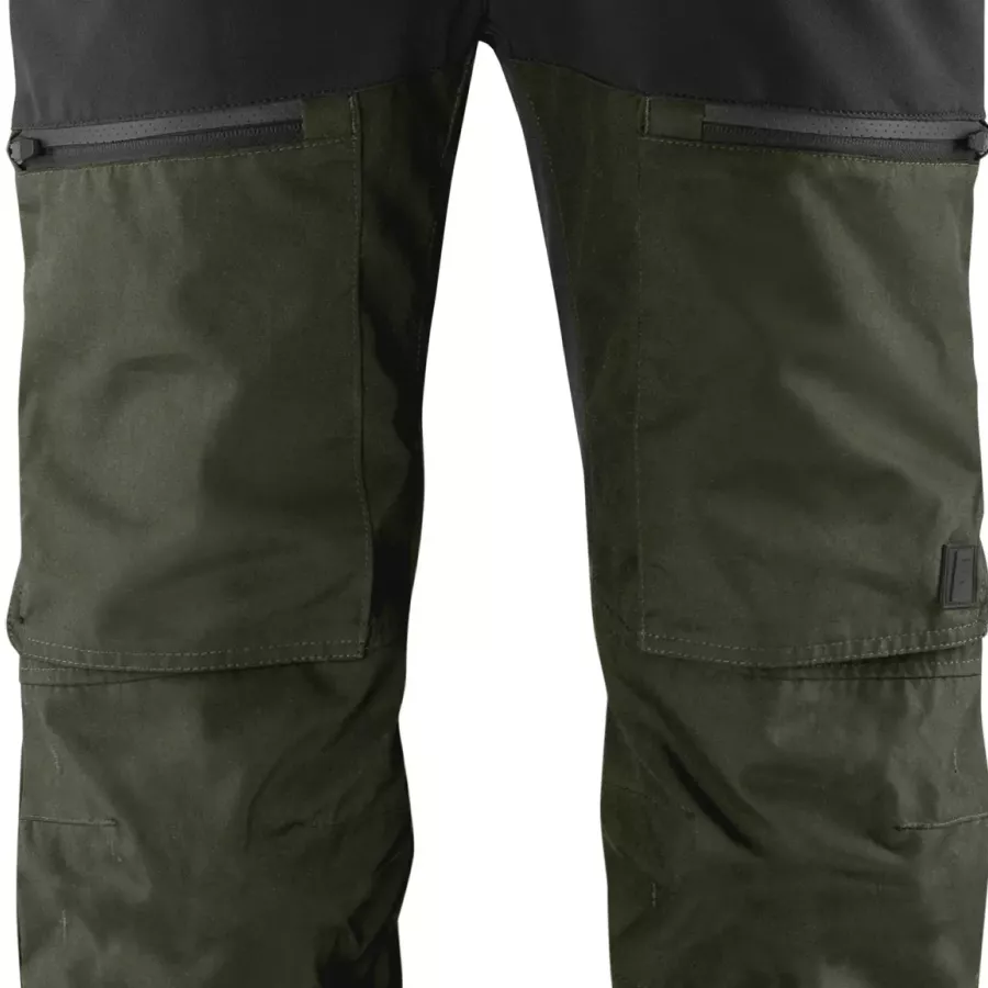 **Thigh Pockets** provide easy access to tools and essentials right at your side.