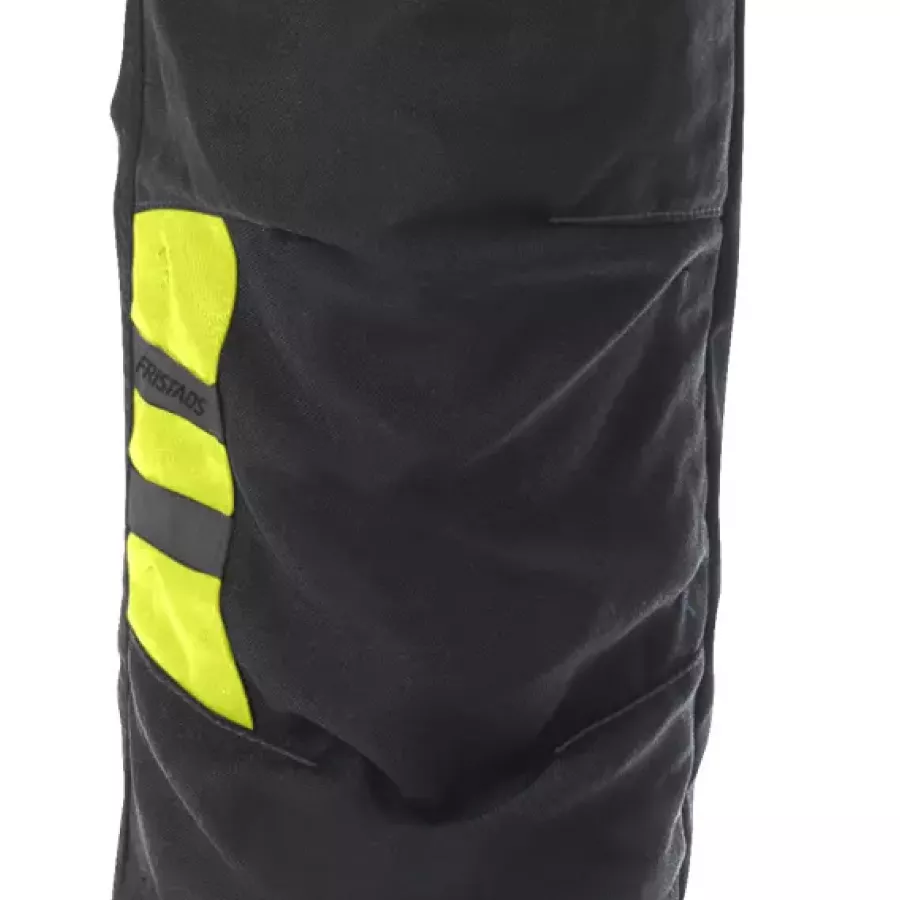 **CORDURA® Reinforced Knee Pockets** provide durable protection and comfort when kneeling or working on tough surfaces.
