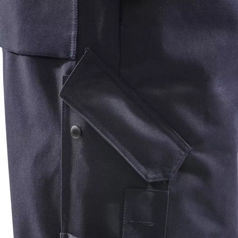 **Multiple Tool Pockets** keep your essential tools organized and always within easy reach.