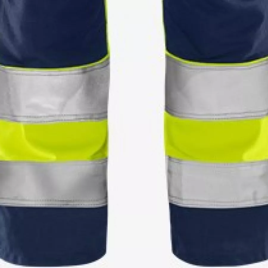 **Reflective Strips** improve visibility so you feel confident and clearly seen on the job.