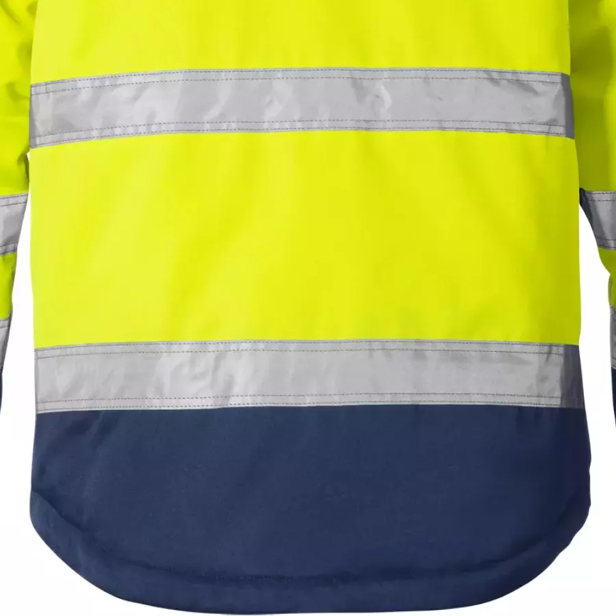 **Verlängerter Rücken** bietet zusätzliche Abdeckung, um Sie beim Bücken oder Strecken warm und geschützt zu halten.