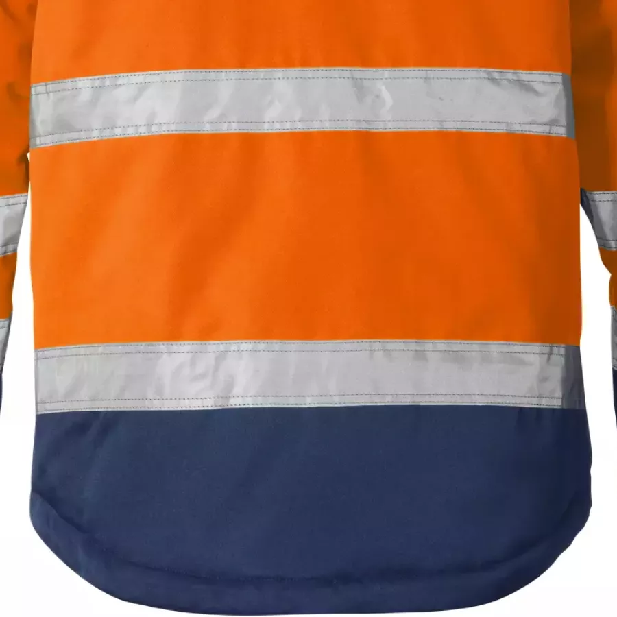 **Verlängerter Rücken** bietet zusätzliche Abdeckung, um Sie beim Bücken oder Strecken warm und geschützt zu halten.