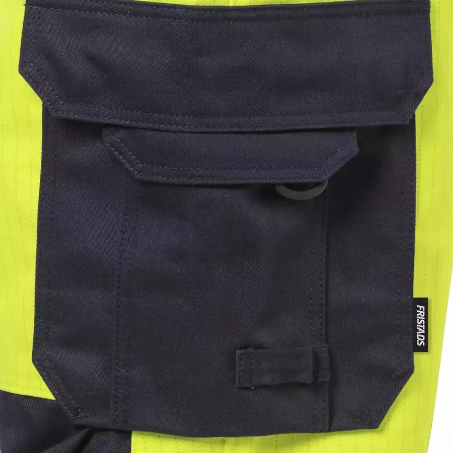 **CORDURA® Reinforced Tool Pockets** keep your essential tools safe and resilient against daily wear.