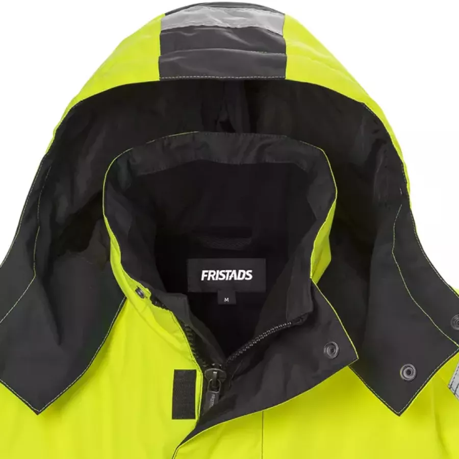 **Detachable Hood** lets you easily adapt to changing weather and conditions.