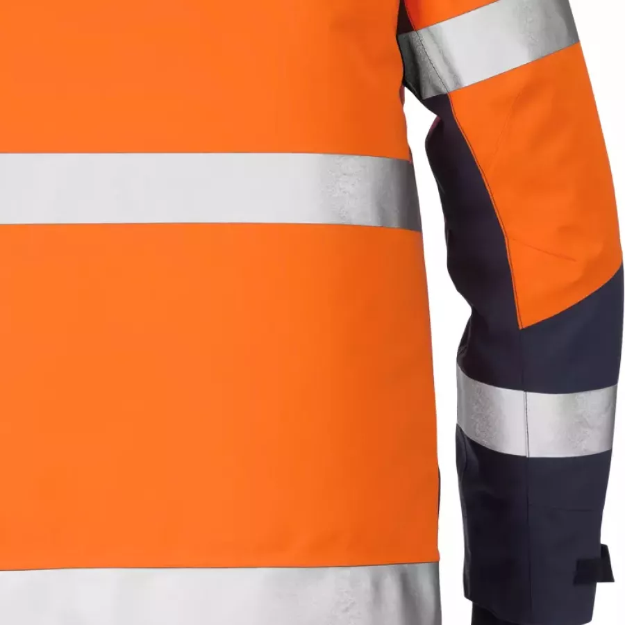 **Reflexstreifen** verbessern die Sichtbarkeit, sodass Sie sich bei schlechten Lichtverhältnissen sicher und gut sichtbar fühlen.