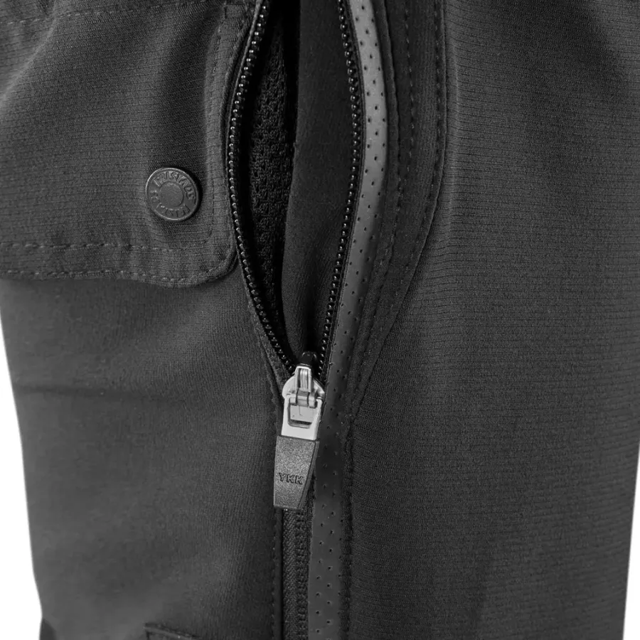 **Seitenreißverschlüsse** ermöglichen die Anpassung von Belüftung und Zugang unterwegs und sorgen für Komfort bei wechselnden Bedingungen.