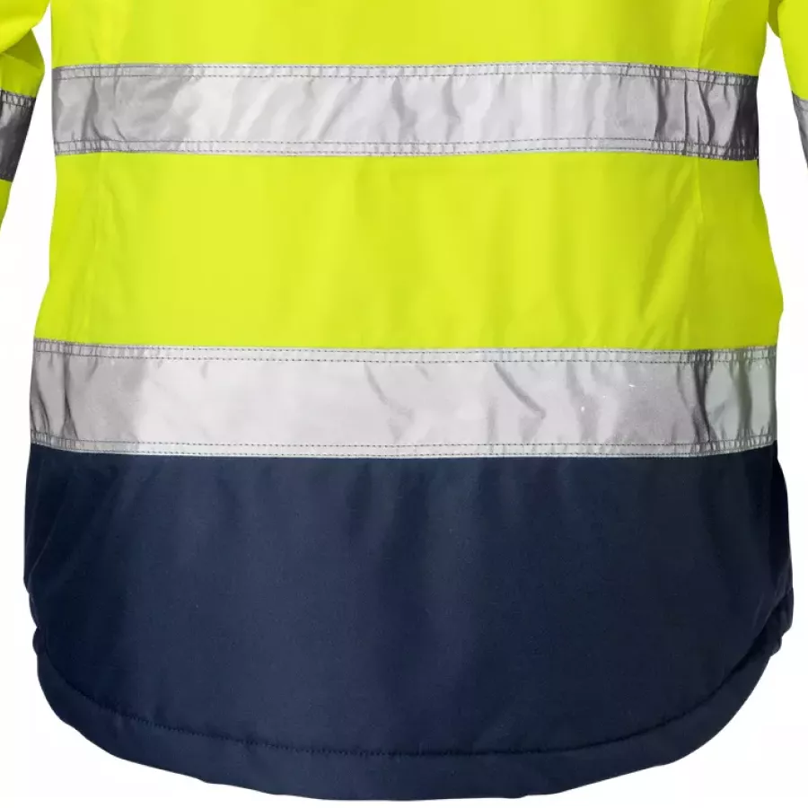 **Extended Back** gives added coverage to keep you warm and comfortable when bending or reaching.