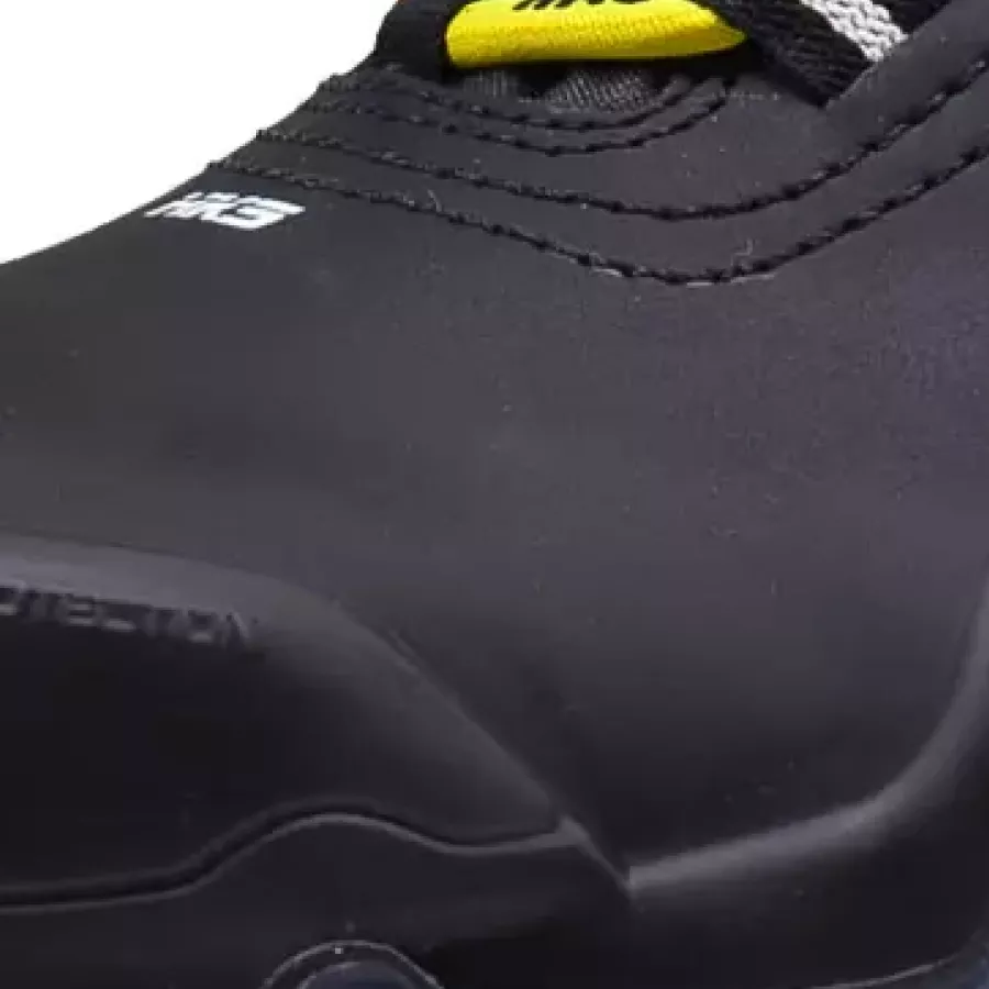 **Wasserabweisendes Obermaterial** hält Ihre Füße bei Nässe trocken und komfortabel, ohne die Flexibilität zu beeinträchtigen.