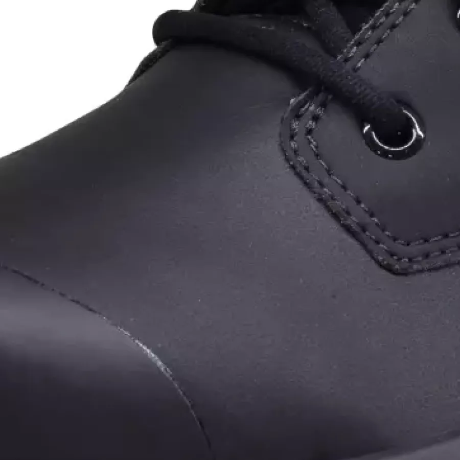 **Water-Repellent Upper** keeps your feet dry and comfortable even in damp conditions.