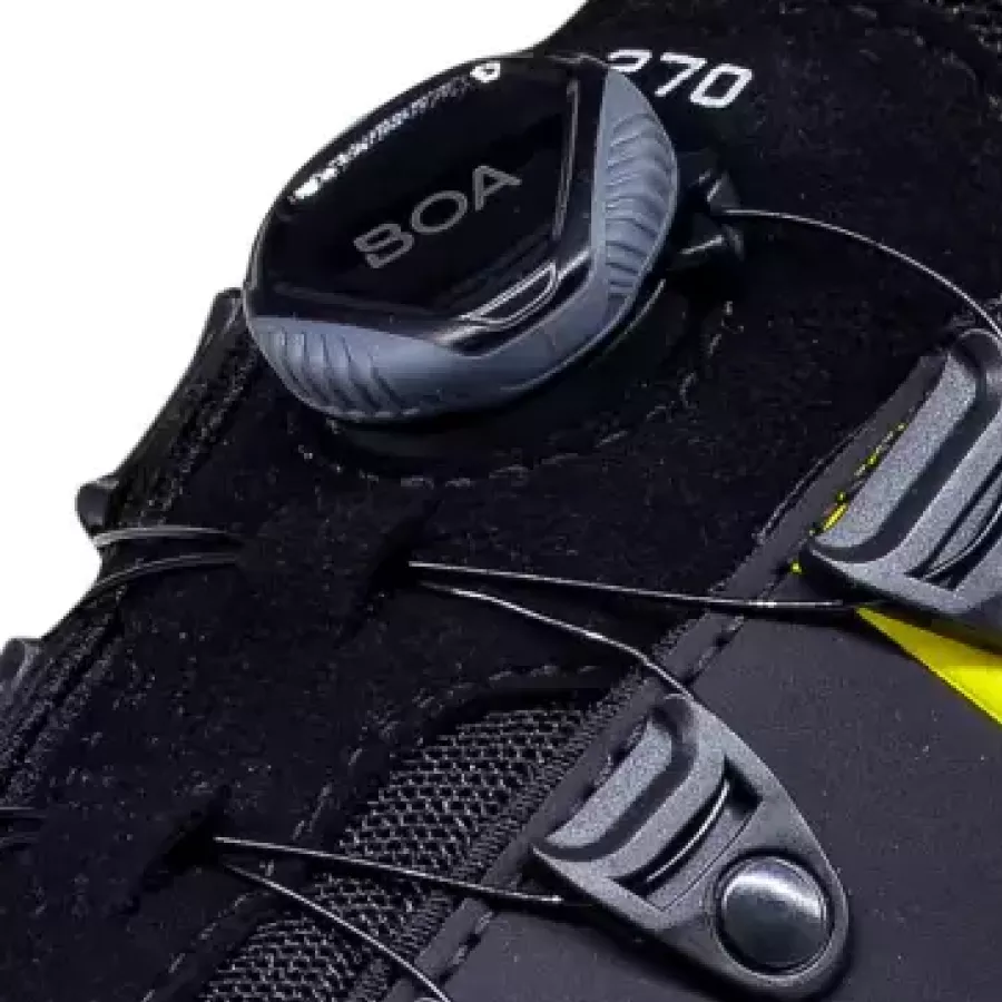 **BOA® Fit System** allows a quick, precise adjustment for a snug, comfortable fit in seconds.