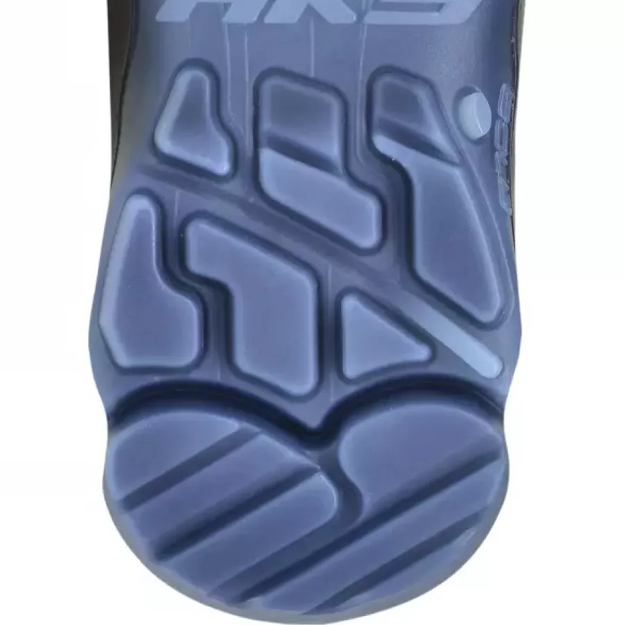 **Rutschfeste Laufsohle** bietet zuverlässigen Halt auf glattem Untergrund und sorgt für Stabilität bei jedem Schritt.