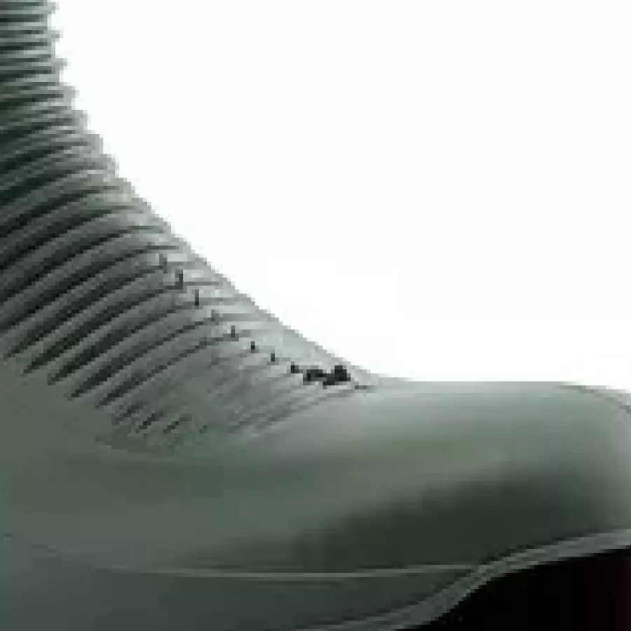 **Strapazierfähiges PVC-Obermaterial** hält rauen Umgebungen stand und bleibt dabei leicht zu reinigen.