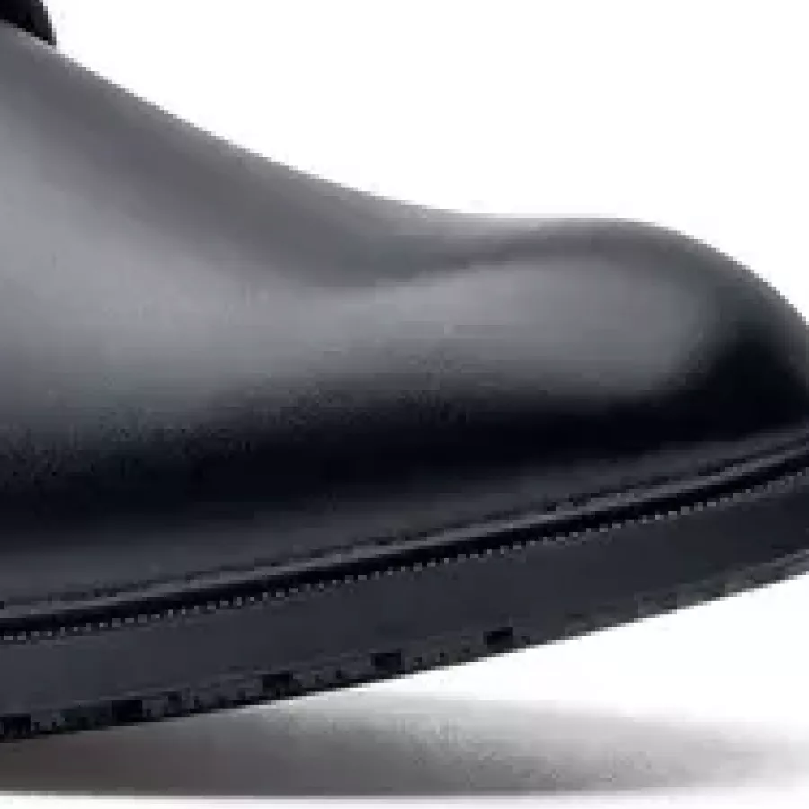 **Wasserabweisendes Obermaterial** hält Ihre Füße trocken und komfortabel, damit Sie sich ohne Ablenkung auf Ihren Tag konzentrieren können.