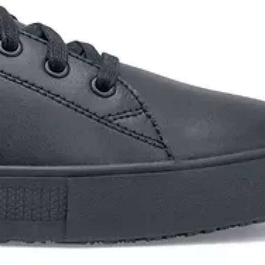 **Obermaterial aus Leder** bietet einen klassischen Look mit dauerhaftem Tragekomfort, der den ganzen Tag anhält.