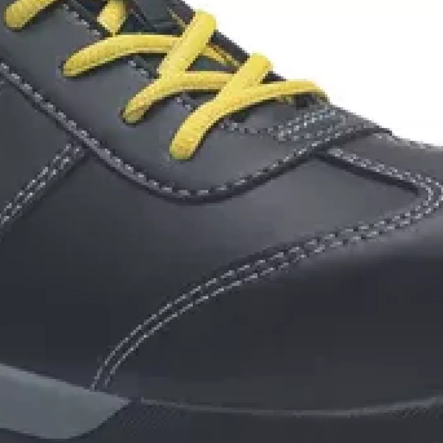 **Wasserabweisendes Obermaterial** hält Ihre Füße trocken und sicher, unabhängig von den Bedingungen.