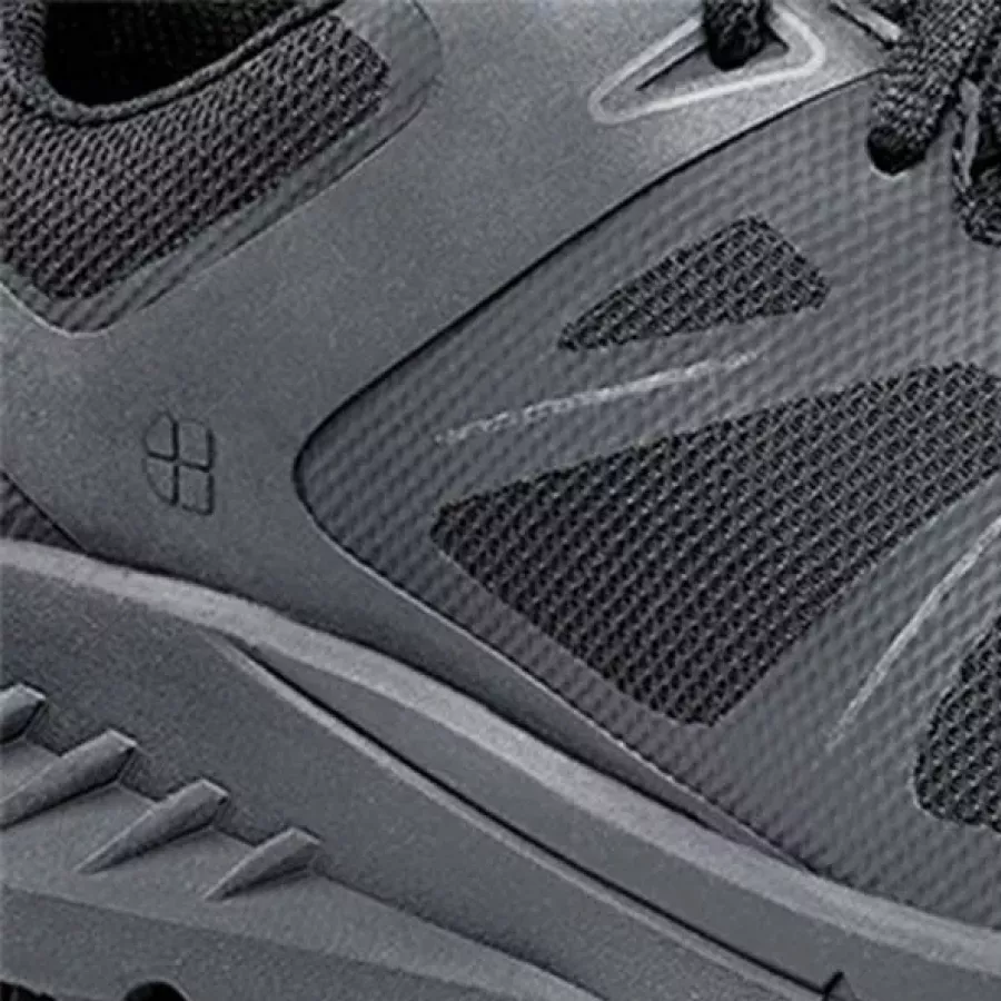 **Synthetic Mesh for Splash Protection** shields your feet from moisture while staying lightweight.